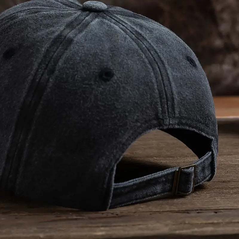 Savrani™ | Baseball cap with mountain embroidery